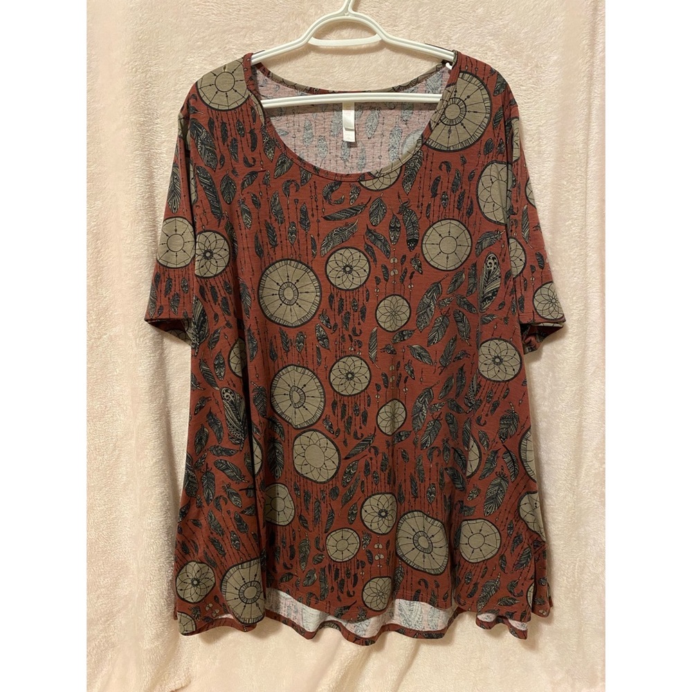 LULAROE Plus Size Dreamcatcher Perfect T